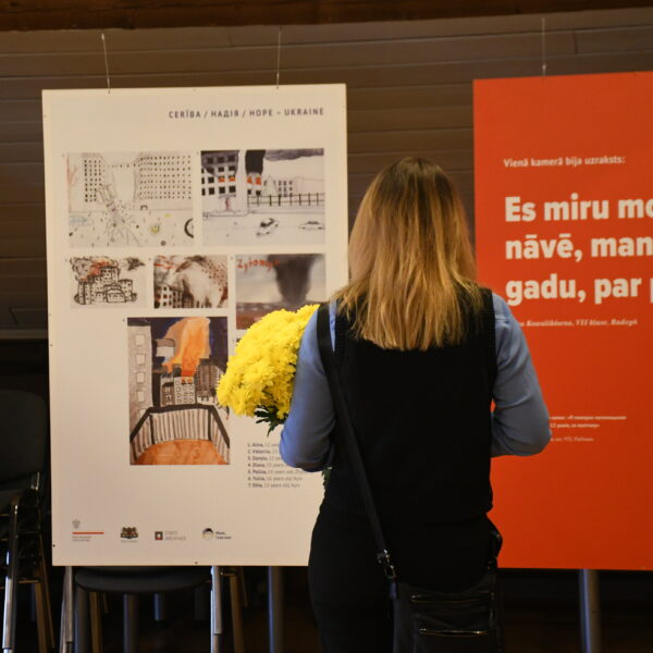 Kuldīgas Mākslas namā skatāma izstāde “Mammu, es negribu karu”